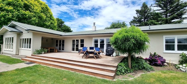 Great Private Family home on 6Ha with Pool - pets welcome on request in Central Hastings