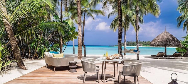 Haven of Relaxation! Balcony w/Beach View, Private Indoor Spa Tub, Outdoor Pool in Atoll de Male Nord