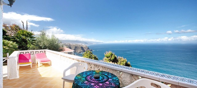 Holiday Apartment "En Jardín Mariposa" with Sea View, Shared Pool & Wi-Fi in La Matanza de Acentejo