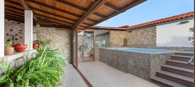 Holiday Home "Casa Las Toscas" with Mountain Views, Pool and Wi-Fi in Ingenio