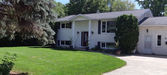 Home on large park like lot. Close to beaches, Prov parks & festival grounds. in Winnipeg