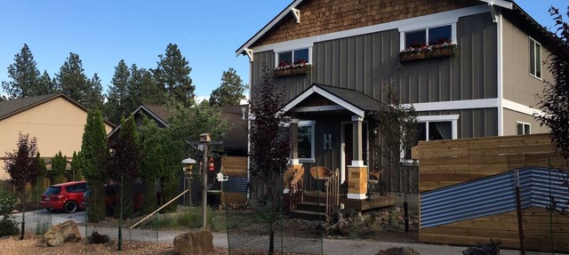 Home with Chalet 2-kitchens,Sleeps 15,Near OldMill in Bend