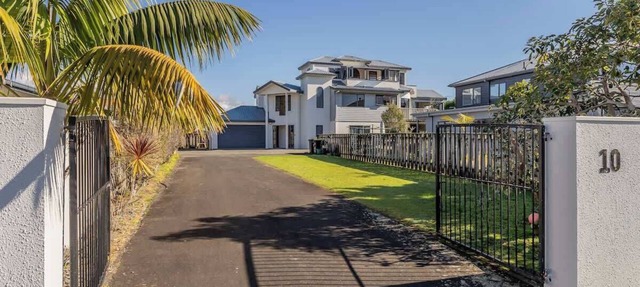 Hosts on the Coast Buffalo Beach Escape in Whitianga