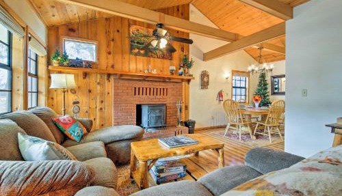 Hot Tub & Deck: Big Bear Gem Near Resorts! in Big Bear Lake