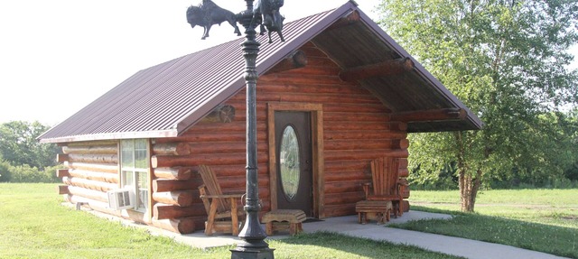 Inviting Cabin in Albany, MO. Enjoy the nature, fishing and breathtaking views. in Albany