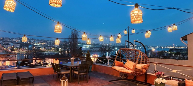 Istanbul Gem: 3-Bedroom Apartment with Panoramic Terrace and Iconic Sea Views in İstanbul