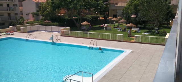 La Carihuela, 3 bedrooms, 50 m from the beach, bright, large swimming pool, Netflix in Torremolinos