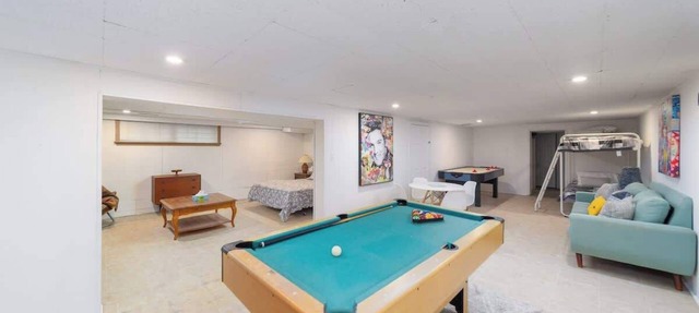 Lakefront 4BR+Den Retreat w/Sauna & Games in Parkside Beach