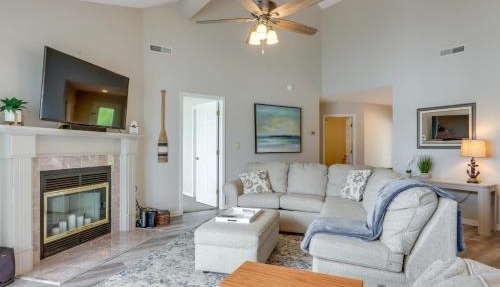 Lakefront Ozark Getaway w/Views + Community Perks in Four Seasons