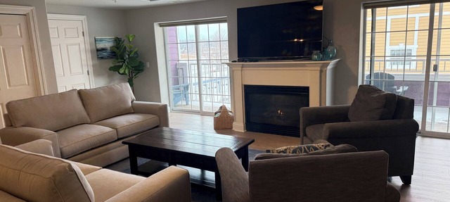 Large 3 BR w/two pools, parking - near everything in New Buffalo