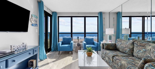 Large 4 bedroom OceanFront! in North Myrtle Beach