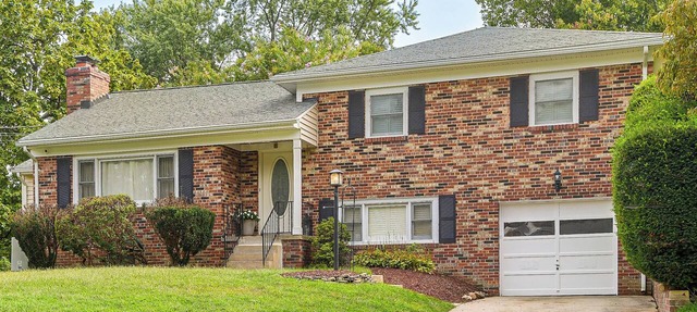 Large Deck & Yard w/a View! Family Home Near DC in Silver Spring