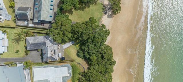 LIGHTHOUSE in Coopers Beach