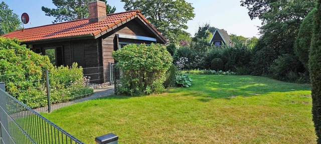 Log cabin with W-LAN - large terrace with beach chair - - with fence in a quiet location in Damp