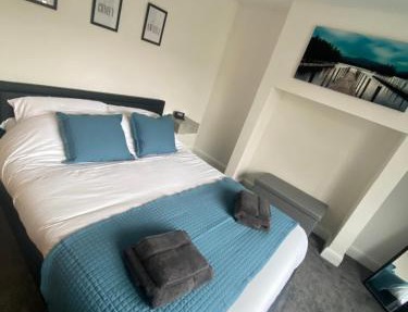 Lovely 1-bedroom apartment with garden and parking in Stone