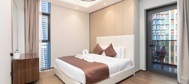 Luxurious 2BR Partial Burj View l King size Bed in Dubai