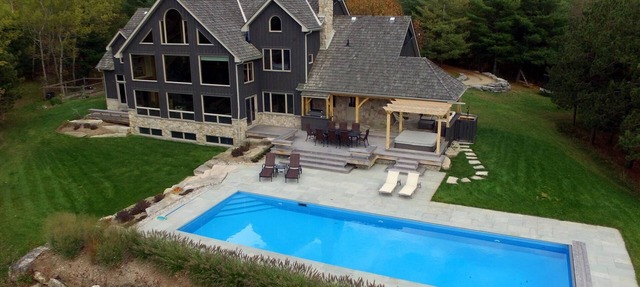 Luxurious 5 bdrm,4 bath farmhouse in Mulmur!4 Season Country Getaway!Swim & Ski! in Mulmur