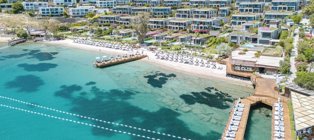 Luxurious Beachfront Flat with Hotel Amenities Inside a 5-Star Resort in Bodrum