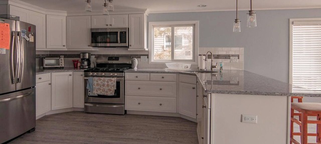 Luxurious modern elegant oceanblock house in quiet neigborhood well maintained in Harvey Cedars