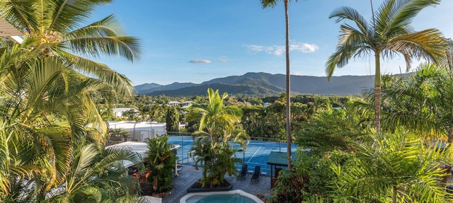 Luxurious Studio with Lush Mountain Views in Cairns