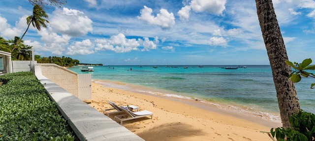 Luxury Beachfront Villa - Cook & Housekeeper included in Holetown