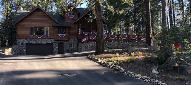 Luxury Cabin East Village walking distance to town in Shaver Lake