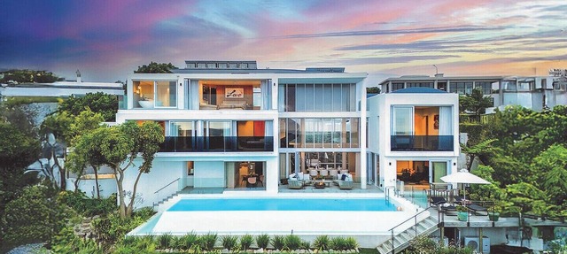 Luxury Oceanfront Villa with Heated Pool, Beach Views & Ocean Views. in Plettenberg Bay