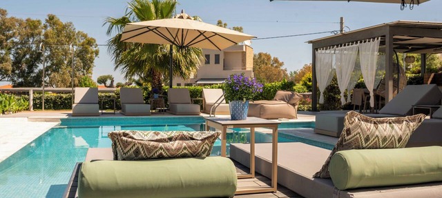 Luxury Seaside 4BR Villa | Private Pool & BBQ | 150m to the Beach | Pefkohori in Πευκοχώρι
