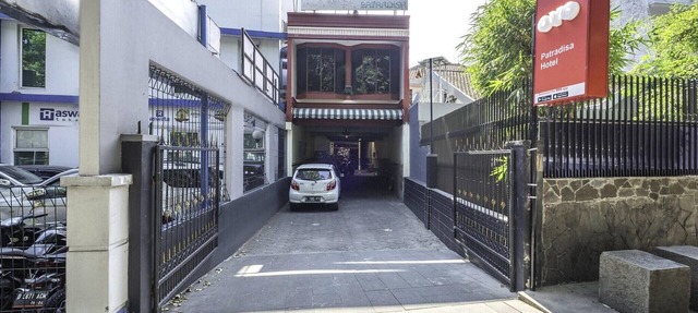Luxury Triple Suite W/Free WiFi and Parking in Bandung