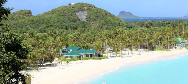 Luxury Tropical Beachfront, Fully Equipped Home With Stunning Views & Amenities in Palm Island