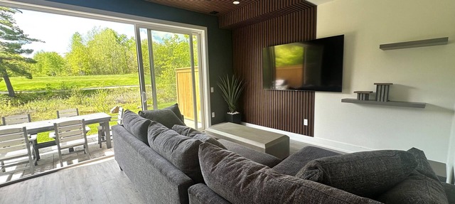 Luxury Villa 3 Bedroom Villa Located in Muskoka Bay Golf and Resort in Gravenhurst