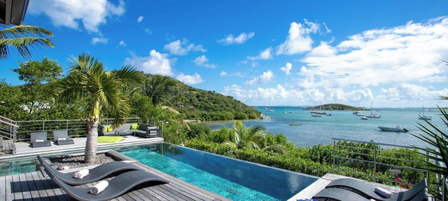 Luxury Waterfront Villa Pinel. Direct Ocean Views & Private Beach Access in SAINT MARTIN