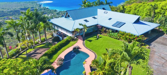 Maka Nui Estate/Luxury Big Island Ocean View Home Above Kealakekua Bay in Captain Cook