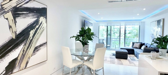 Miami Bayfront Luxe SuiteBayfront Luxe Stay – Pool, Gym & Views in Miami Beach