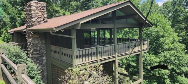 Mins to HendersonvilleDeck ViewsGrillFireplace in Hendersonville