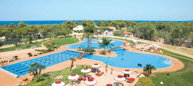 Mobilehome with air conditioning, terrace and pool in Gallipoli