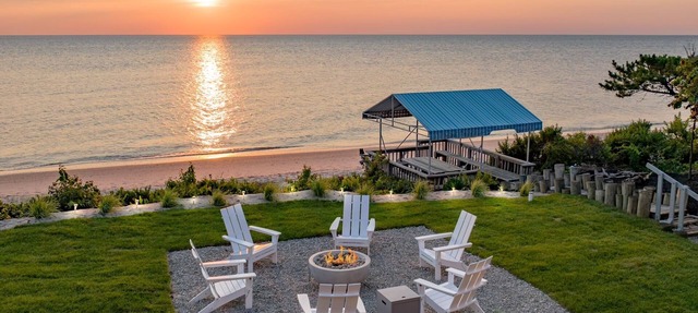Modern Coastal Cape May Waterfront Luxury Home With Beach in Villas