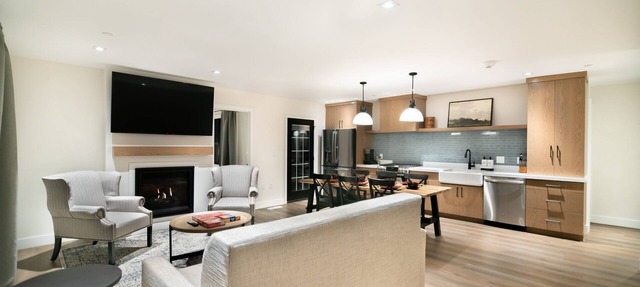 Modern Cottage w/Kitchen, Fireplace, Breathtaking Outdoor & Crater Hot Spring in Midway