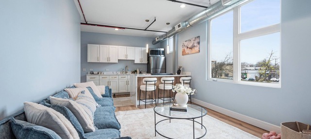 Modern Luxury 2BR Near Downtown Chicago - Sleeps 6 & Designer Stay in Westchester