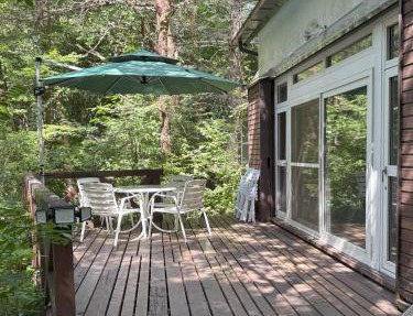 Mountain chalet getaway at Fuji-Sanroku 富士山麓のシャレー風山荘 in Narusawa