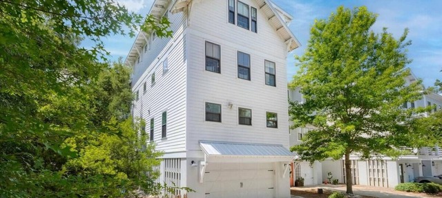 Mt Pleasant Beach Retreat- Mins to Beach-Hot Tub in Mount Pleasant
