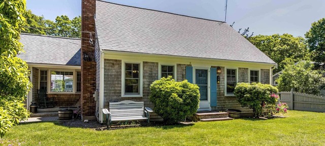 New listing 3-bedroom house with AC in Falmouth Heights, close to beach & parks. in Falmouth