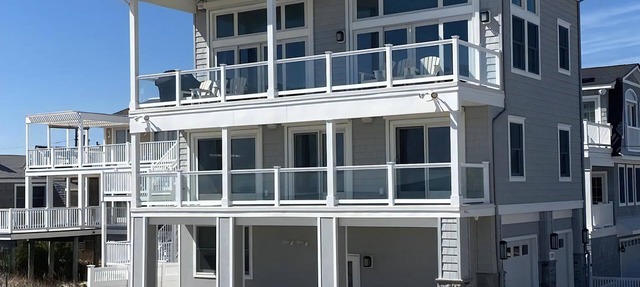 New Oceanfront in Peahala Park . Sleeps 11 . in Peahala Park