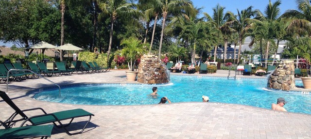 Newly updated beautiful condo in Naples Florida on Golf Course Beach nearby in Naples
