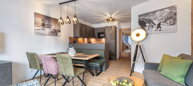 Nice apartment for 8 people with WIFI, pool, TV, balcony, pets allowed and parking in Viehhofen