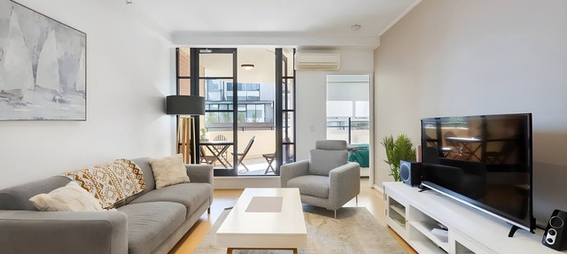 North Sydney - AX301 Napier St - Spacious 2BR in North Sydney with Parking, Gym Pool Access in North Sydney