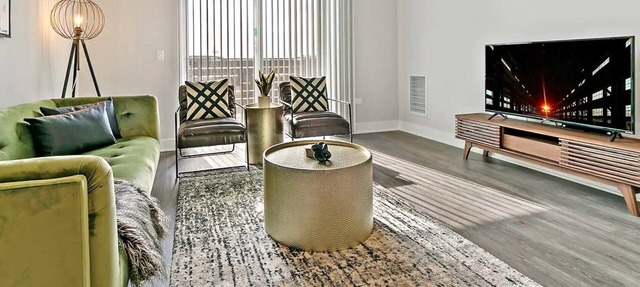 OB1 Oakbrook Retreat: 2BR Oasis w/ Convenient Parking in Oakbrook Terrace