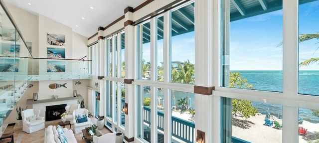 Ocean front, private beach, private pool, tiki, boat dock in Key Largo