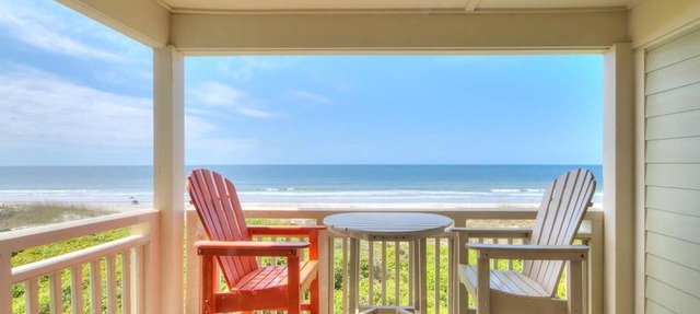Oceanfront Caswell Beach OIBV 406, a cozy 2-bedroom condo for up to 5 guests. in Oak Island