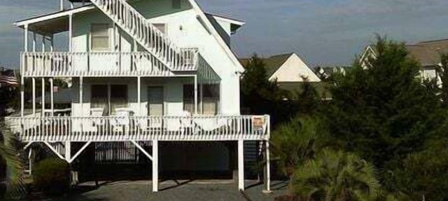 Oceanfront charm awaits at Pirate's Den, Holden Beach – perfect for 10 guests! in Holden Beach